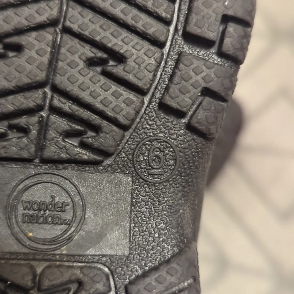 Wonder Nation Toddler‎ Snow Winter Boots Skid Resistant Size 6 Black/Pink